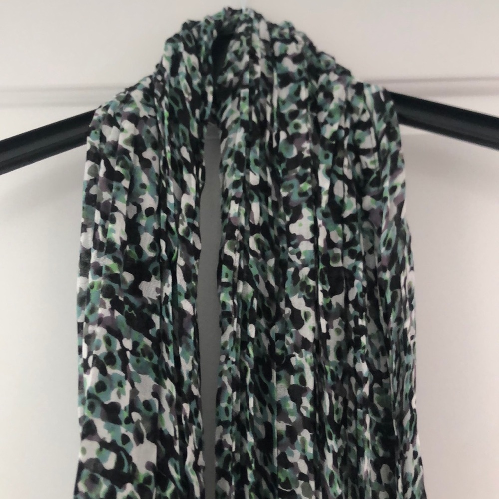 Brand new with tags scarf with print